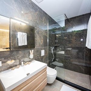 Deluxe Suite Spa Bath